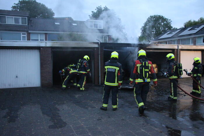 Flinke brand in meerdere garageboxen