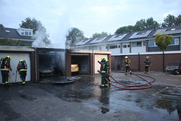 Flinke brand in meerdere garageboxen