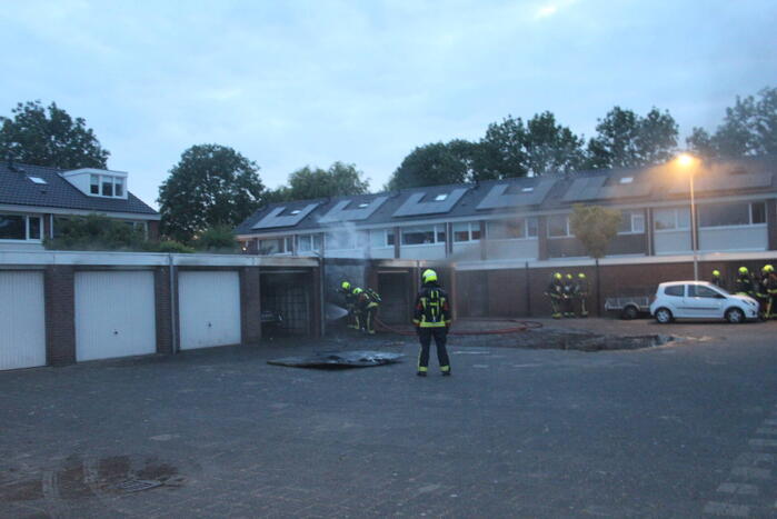 Flinke brand in meerdere garageboxen