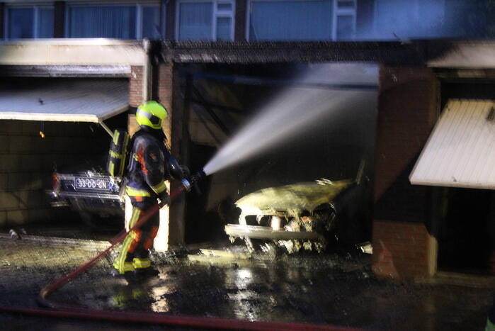Flinke brand in meerdere garageboxen