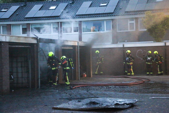 Flinke brand in meerdere garageboxen