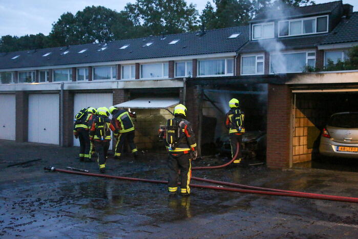 Flinke brand in meerdere garageboxen