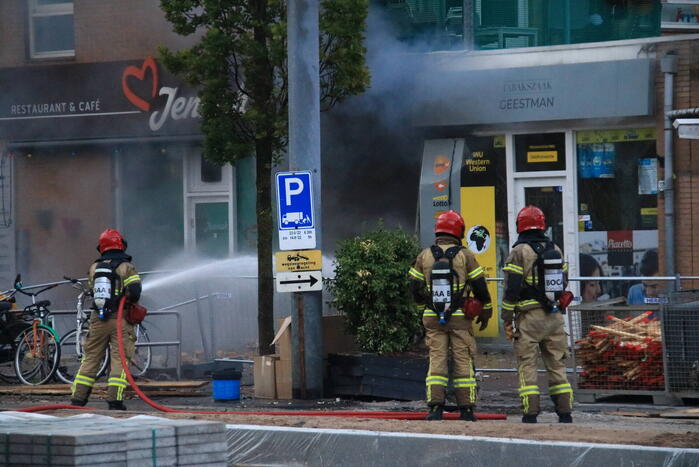 Enorme schade en brand na plofkraak