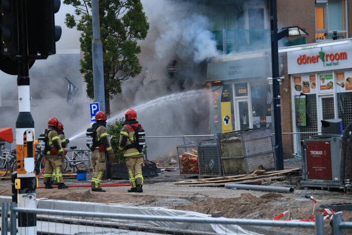 Enorme schade en brand na plofkraak