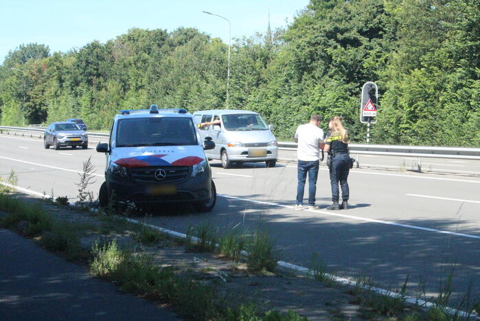 Vrouw onwel in personenauto