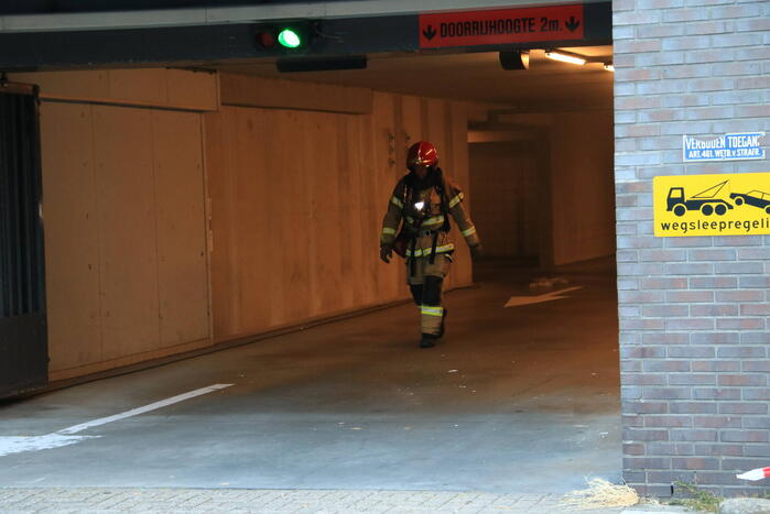 Fietsaccu in brand in parkeergarage