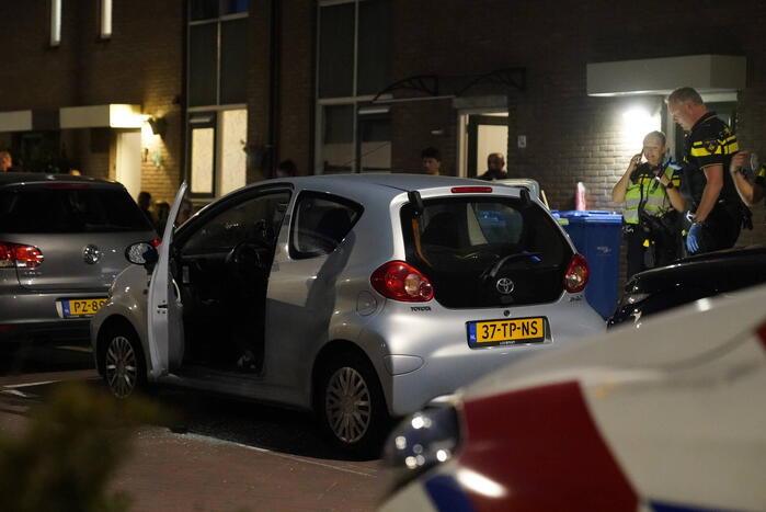 Gewonde bij schietpartij vanuit auto in woonwijk
