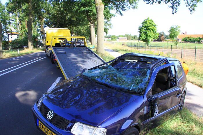 Auto op zijn kop na ongeval