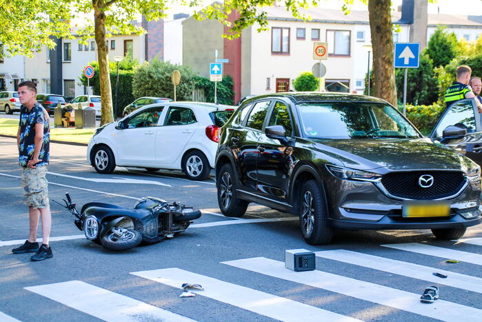 Bestuurder scooter gewond bij aanrijding met auto
