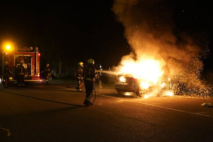 Auto volledig uitgebrand