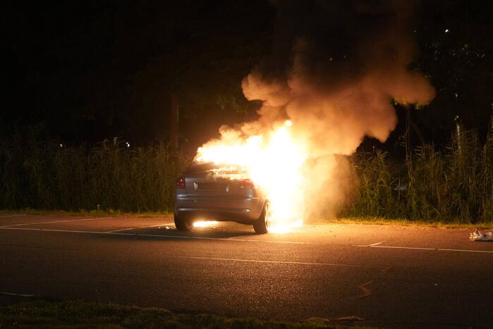 Auto volledig uitgebrand