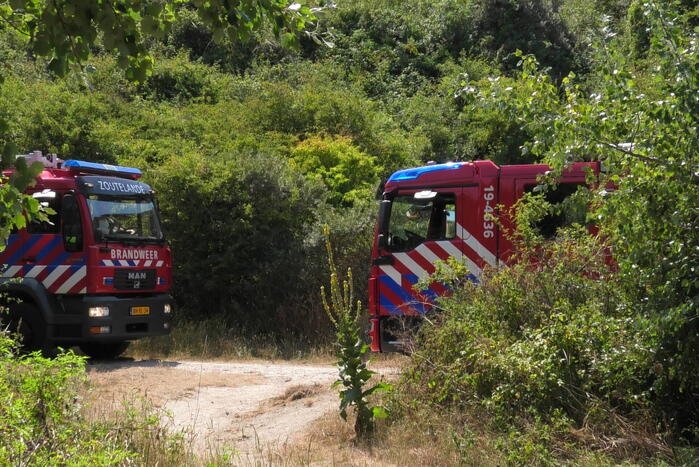 Brand op wandelpad in natuurgebied snel gedoofd