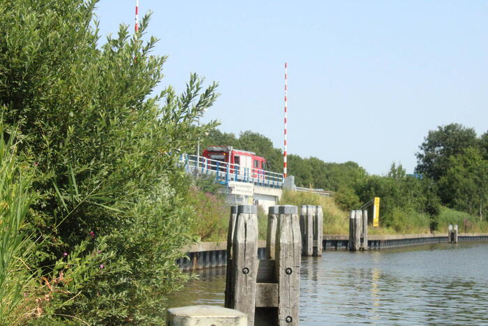 Brand naast Kruiswaterbrug geblust