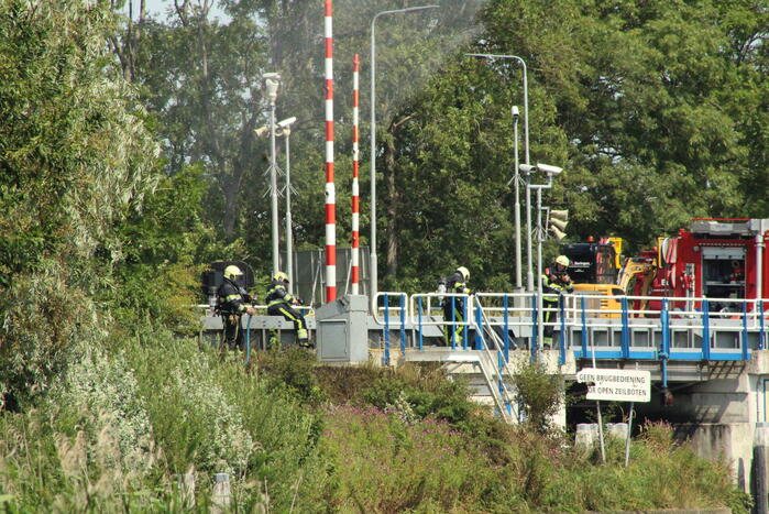 Brand naast Kruiswaterbrug geblust