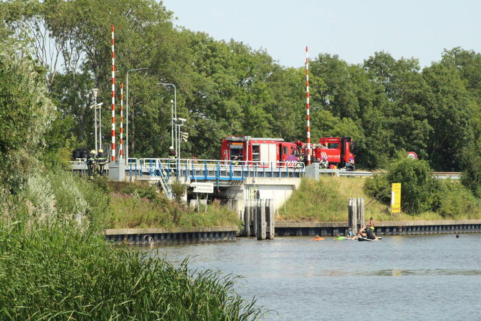 Brand naast Kruiswaterbrug geblust