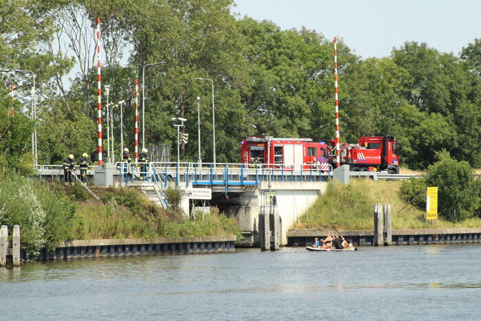 Brand naast Kruiswaterbrug geblust