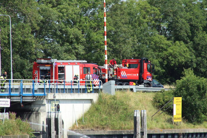 Brand naast Kruiswaterbrug geblust