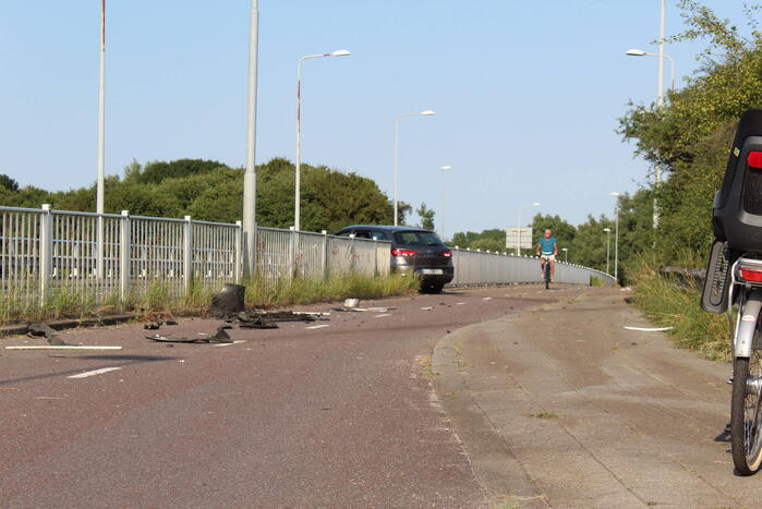 Ravage nadat auto door hekwerk heen boort