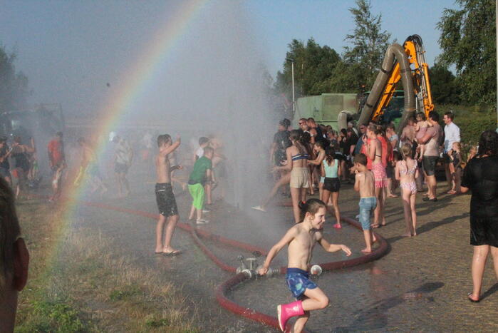 Brandweerkorps zorgt voor waterfestijn