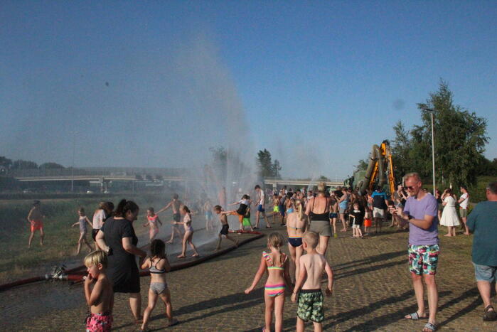 Brandweerkorps zorgt voor waterfestijn