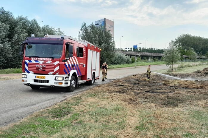 Brandweer blust opnieuw brand in hooibalen