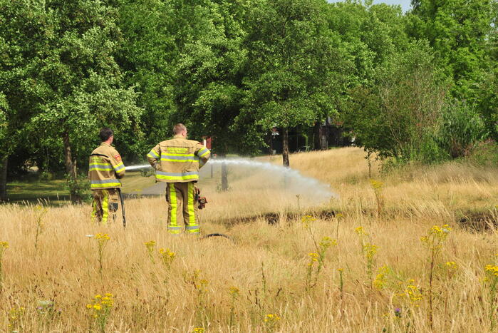 Voorbijrijdende brandweer ontdekt heidebrand