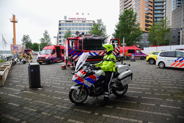 Watertaxi botst op Spido-rondvaartboot bij Erasmusbrug