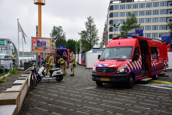 Watertaxi botst op Spido-rondvaartboot bij Erasmusbrug