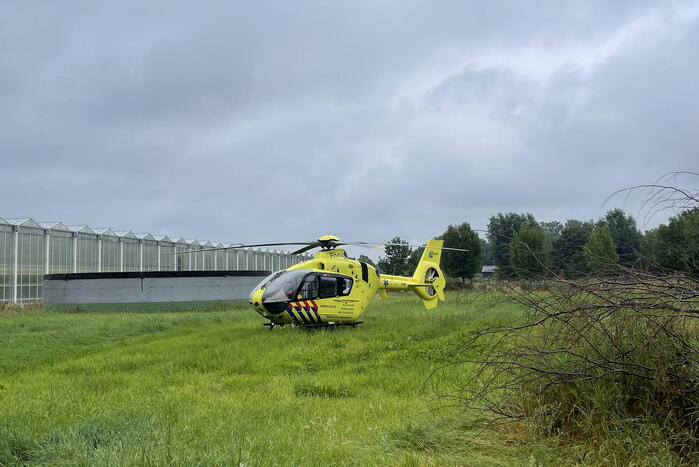 Fietser en wielrenner botsen frontaal op elkaar