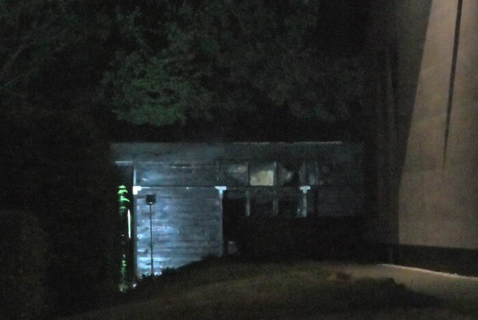 Brand in schuur snel onder controle