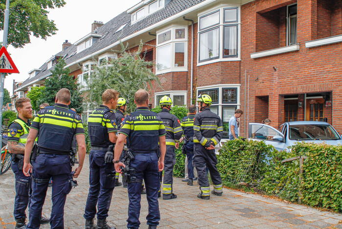 Automobiliste belandt in voortuin van woning