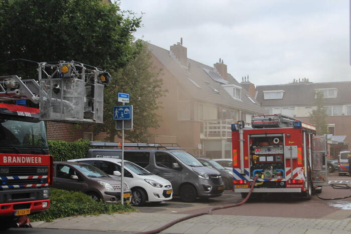 Veel rook bij brand in kruipruimte van woning