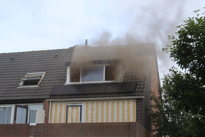 Veel rook bij brand in kruipruimte van woning