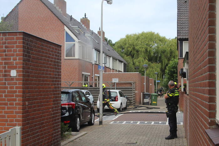 Veel rook bij brand in kruipruimte van woning