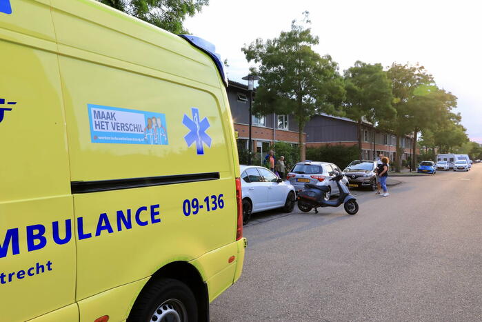 Scooterrijder gaat onderuit en raakt gewond