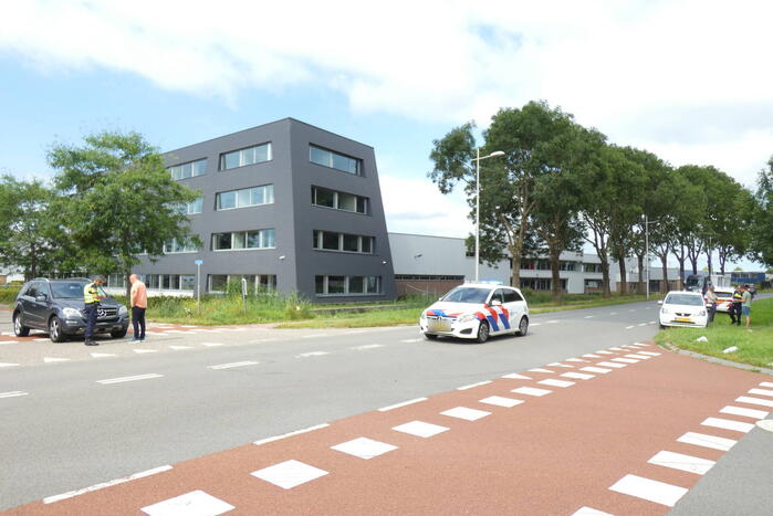 Twee auto's betrokken bij botsing op kruising