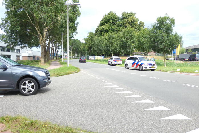 Twee auto's betrokken bij botsing op kruising