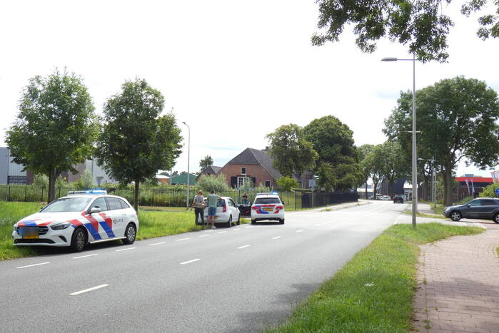 Twee auto's betrokken bij botsing op kruising