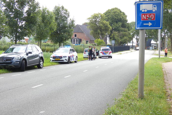 Twee auto's betrokken bij botsing op kruising