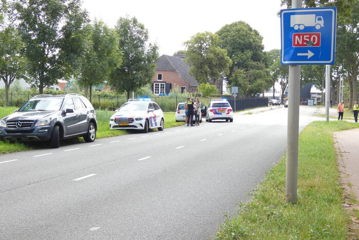 Twee auto's betrokken bij botsing op kruising
