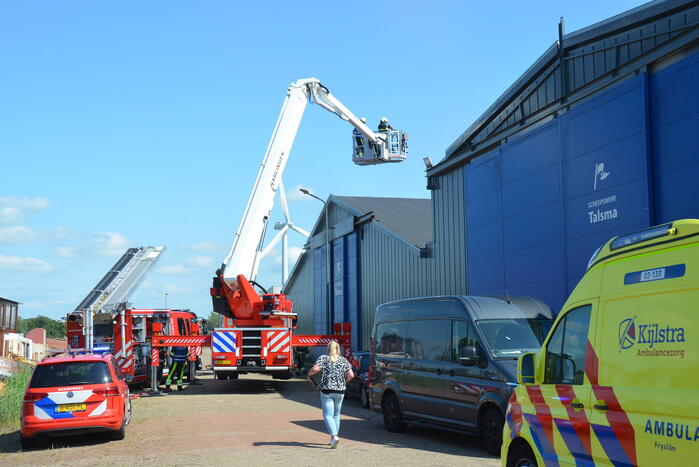 Brand op boot in loods snel geblust