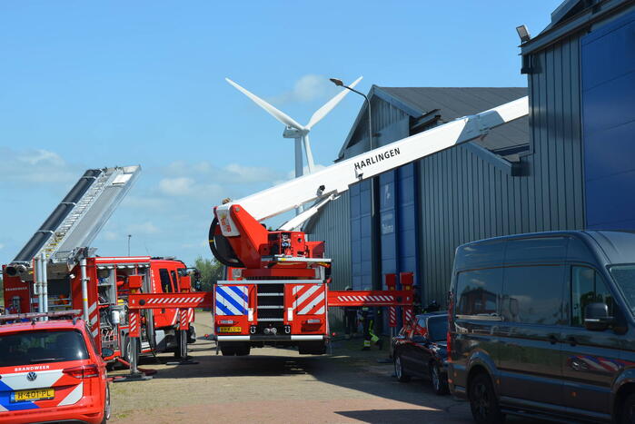 Brand op boot in loods snel geblust