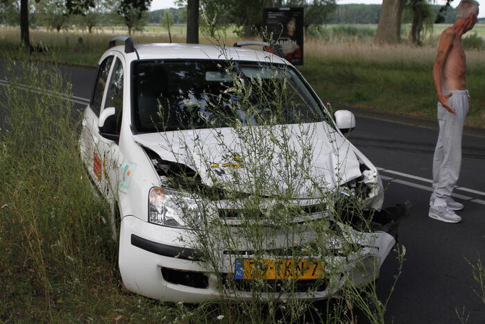 Twee gewonden bij frontale botsing