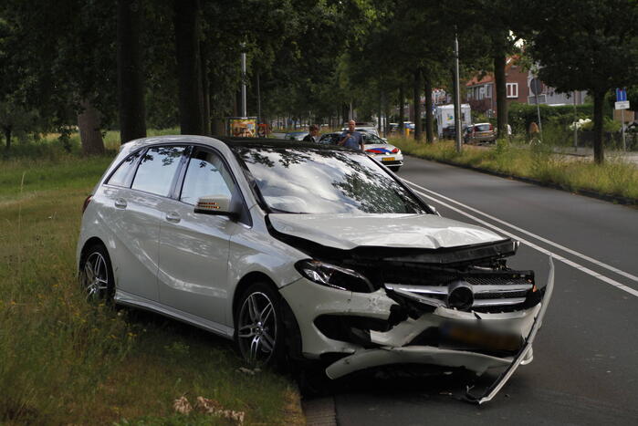 Twee gewonden bij frontale botsing