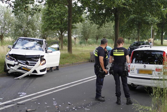 Twee gewonden bij frontale botsing