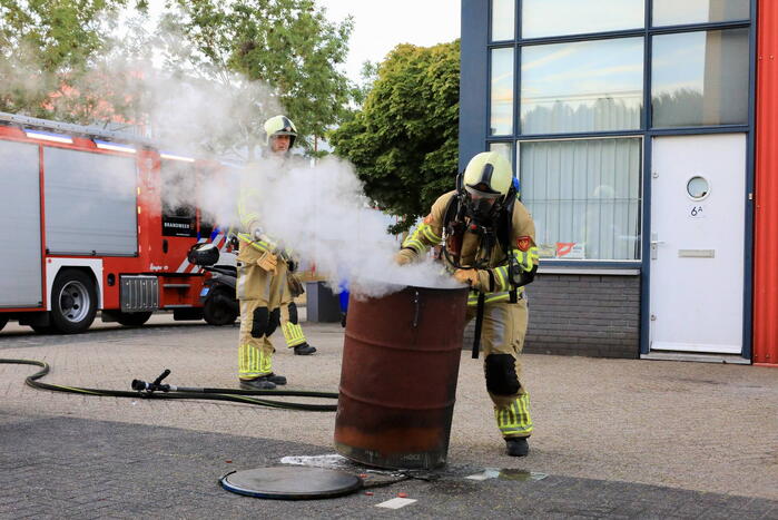 Vuurton op bedrijventerrein in brand