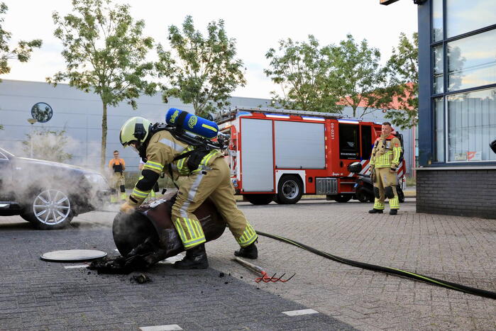 Vuurton op bedrijventerrein in brand
