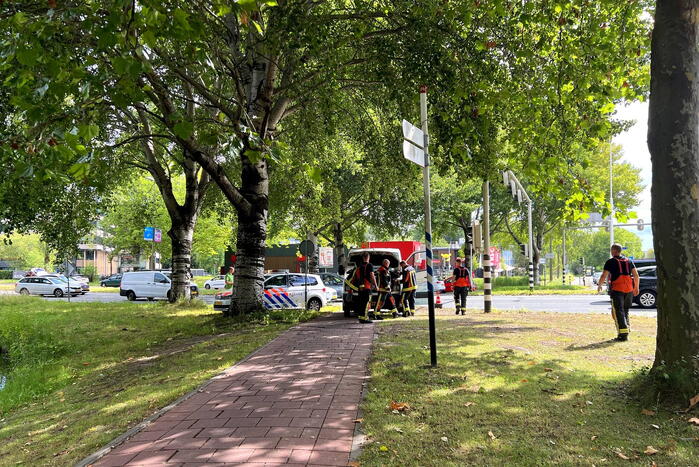 Brandweer doet onderzoek naar brand in bestelbus