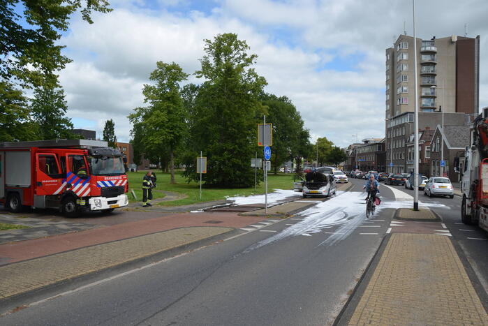 Auto verwoest na flinke brand