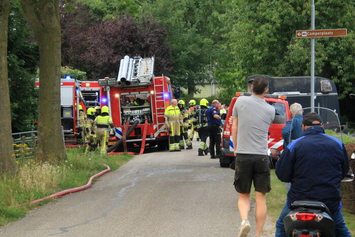 NL-Alert voor uitslaande brand in loods met caravans
